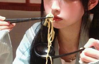 51cg吃瓜在线：黑料夹心，外表甜，内心却那么咸。