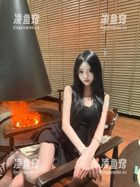 加班的时候偷偷去“51黑料”网址囤瓜，结果同事问我的时候我就：我在吃干饭…