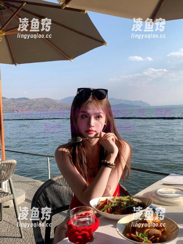 hlw hlw首页的瓜就像烟花一样,瞬间绚烂,随即又让我沉思!
