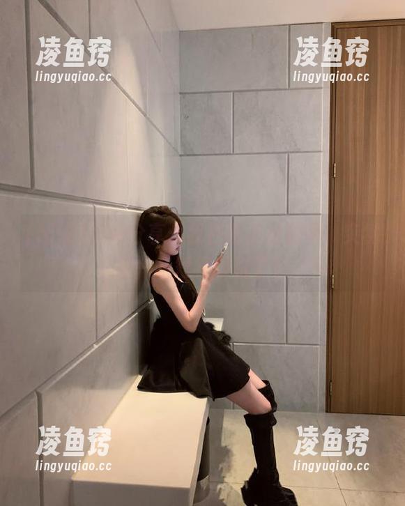 hlw分享：我在吃瓜过程中，突然被一条短裙吸引了！