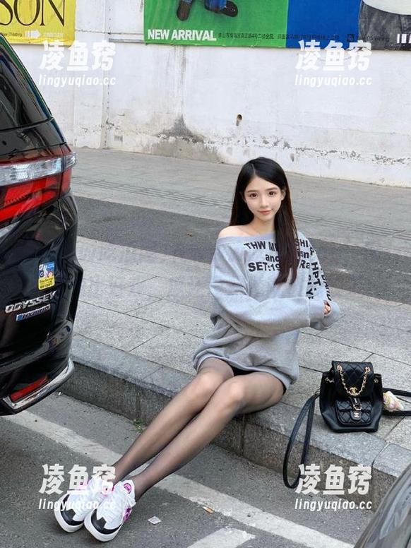 在www吃瓜网top，网页里掏出好戏，瓜还没熟透就被我咬了！