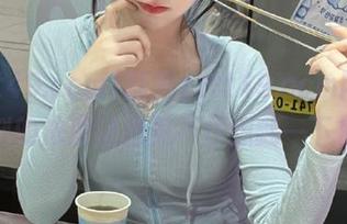 翻开zztt49.ccm网站，这黑料的浓度让我忍不住想翻一下白眼。