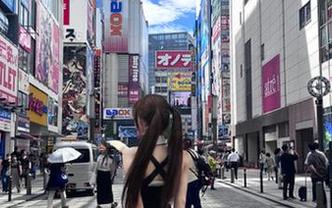 吃瓜网的网页里，游离的瓜让人一口咬下去就幸福