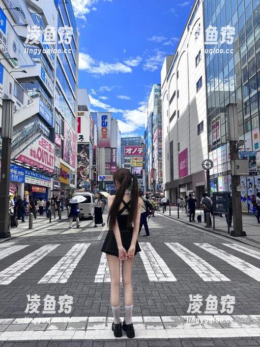 吃瓜网的网页里，游离的瓜让人一口咬下去就幸福