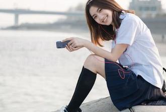 想要导航至娱乐圈的秘密区？先下载‘好莱坞黑料正能量’，然后再来聊八卦！