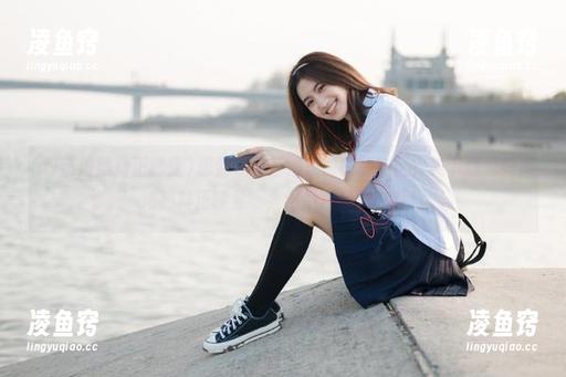 想要导航至娱乐圈的秘密区？先下载‘好莱坞黑料正能量’，然后再来聊八卦！