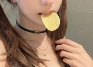 别再刷朋友圈了！快来“我要吃瓜网”翻那个荒诞链接，保证你有意想不到的收获。