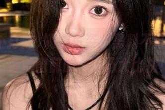 婀娜多姿，黑料不打烊，观看落地窗前的一字马大比拼！