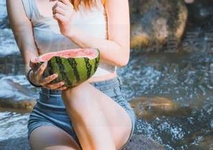 在黑料不打烊登录后，这种沉浸式观看体验，感觉自己像个八卦侦探！