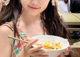 阳光下的黑暗？“黑料爆料网”发布的材料真让人捉诧