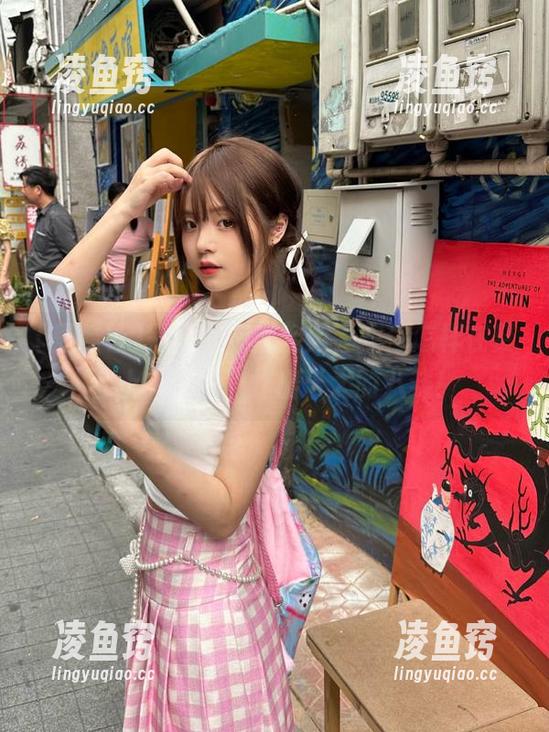 黑料社在线视频，教你怎样在聚会上“无意”炸出天大的八卦！